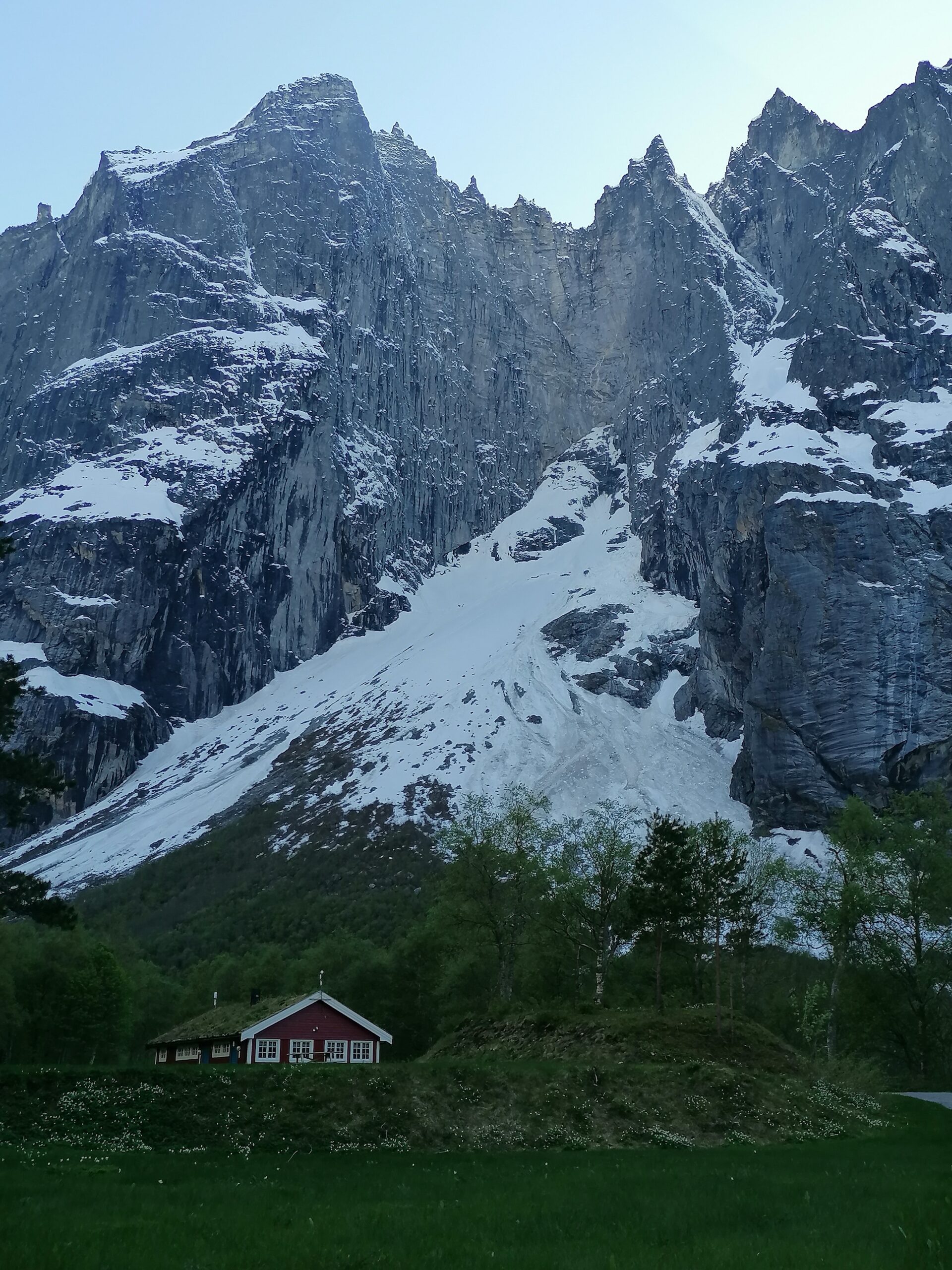 Norwegen: säuselnde Flüsse, die Suche nach den Jurton, springende Ritter und donnernde Lawinen